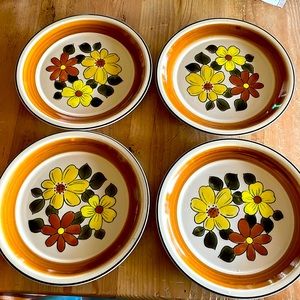 Four Vintage Daisy Vale Dinner Plates